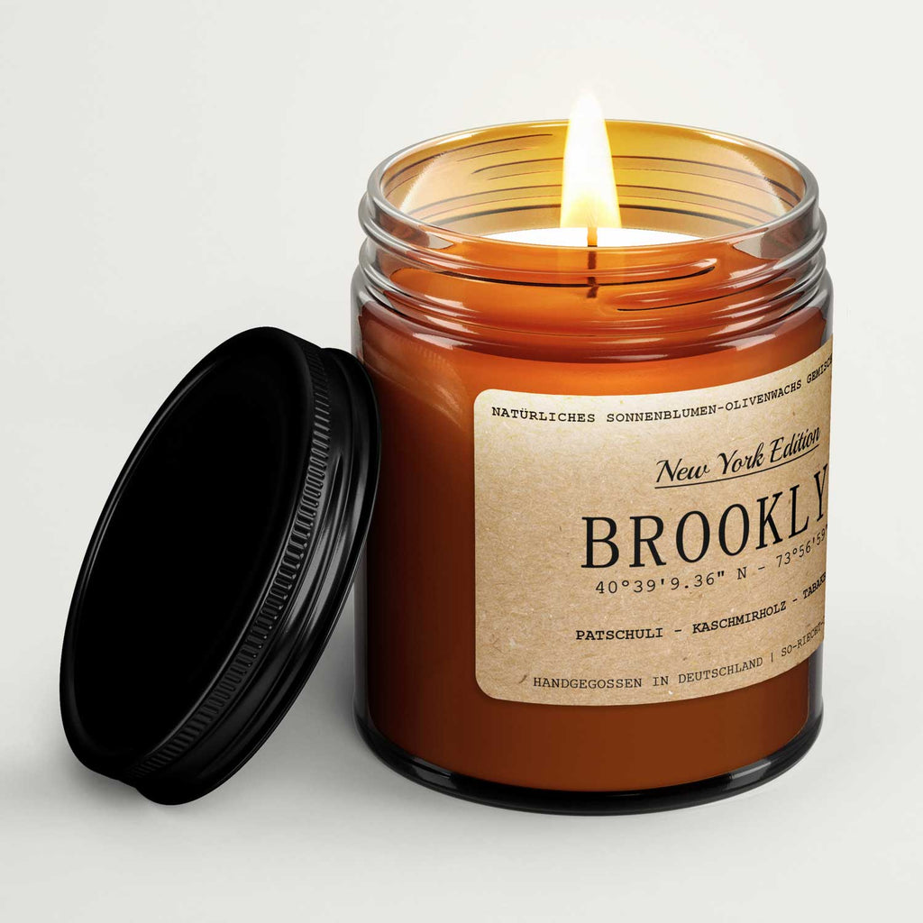 Brooklyn Duftkerze - New York Edition - Patschuli | Kaschmierholz | Tabakblüten