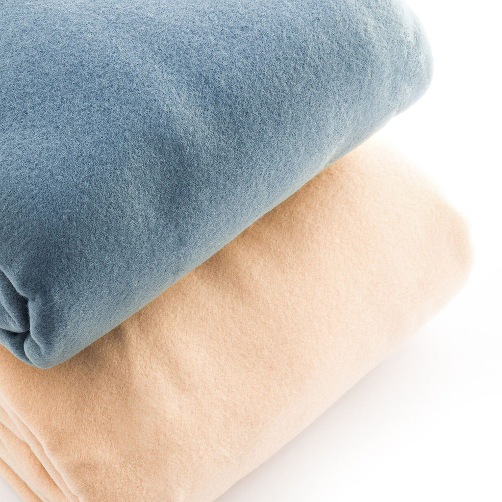 Single Sleeved Blanket with Central Pocket Faboulazy InnovaGoods-7